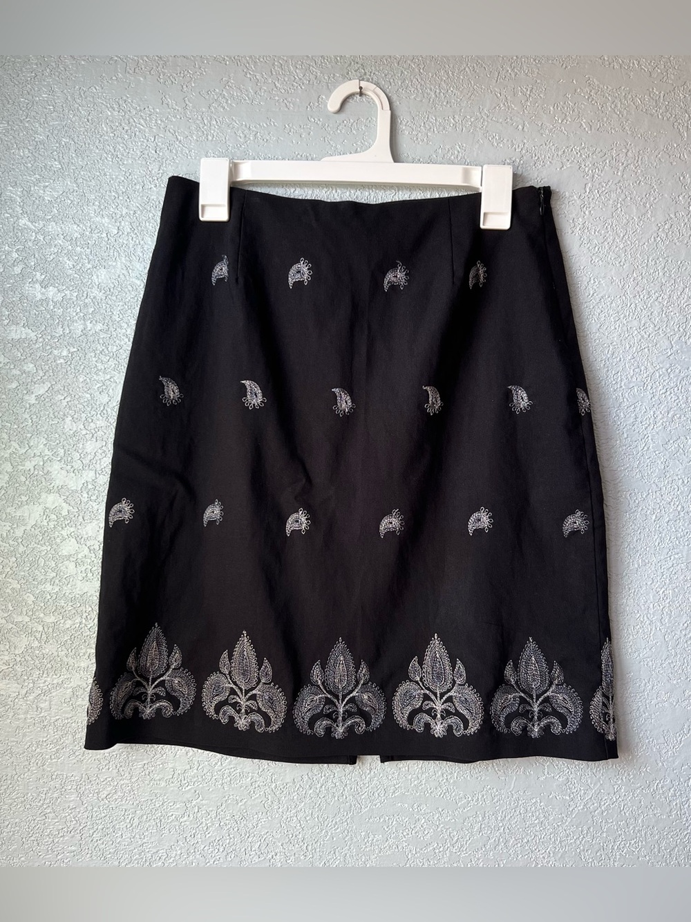 Vintage Y2K Clio Black Embroidered Mini Skirt Floral Boho Size 8